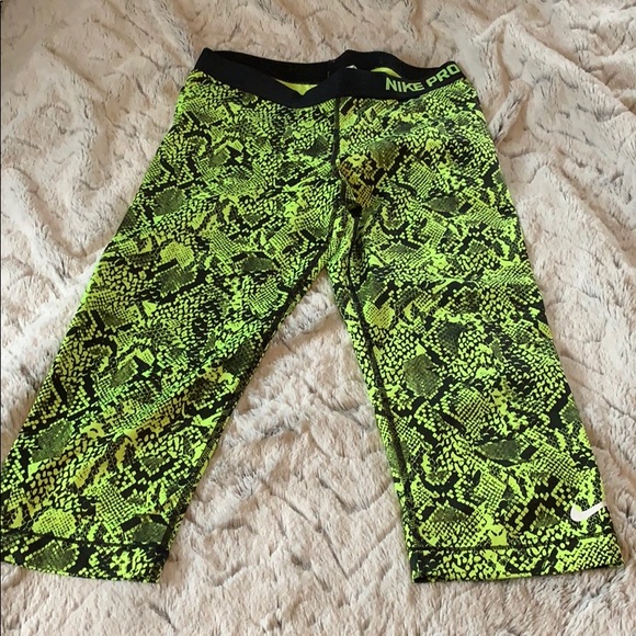 Nike Pants - Neon Nike pro cropped Leggings!